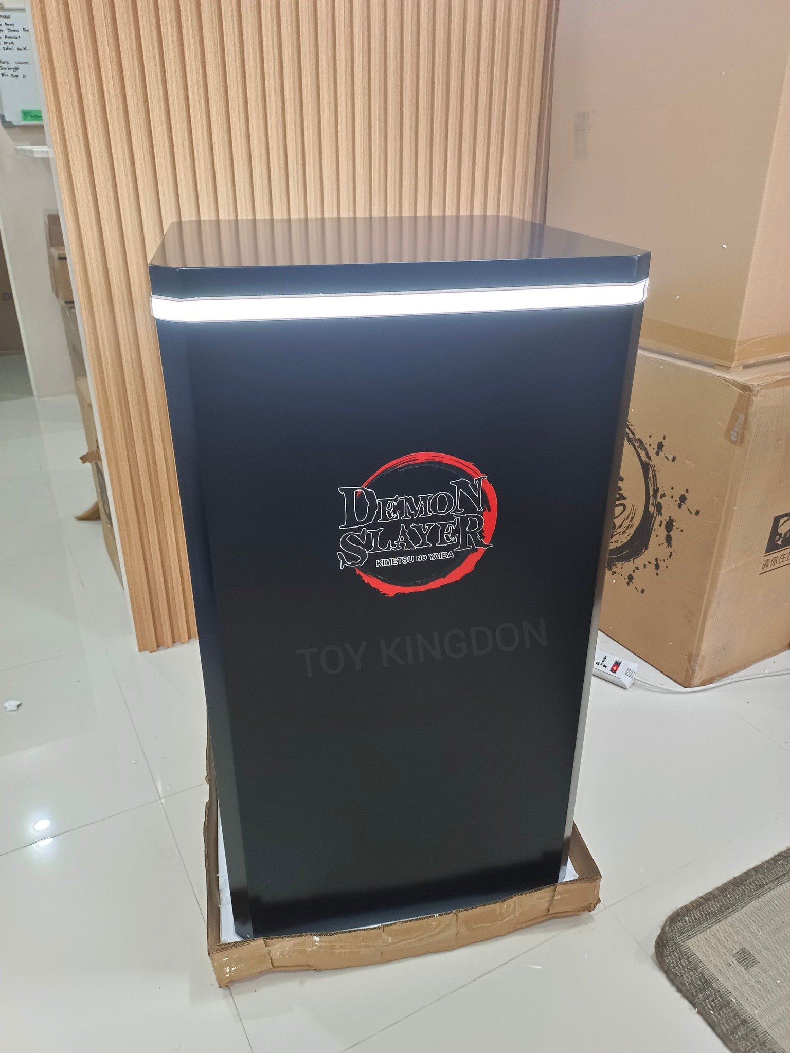 TKD STUDIO - LIGHTED PEDESTAL