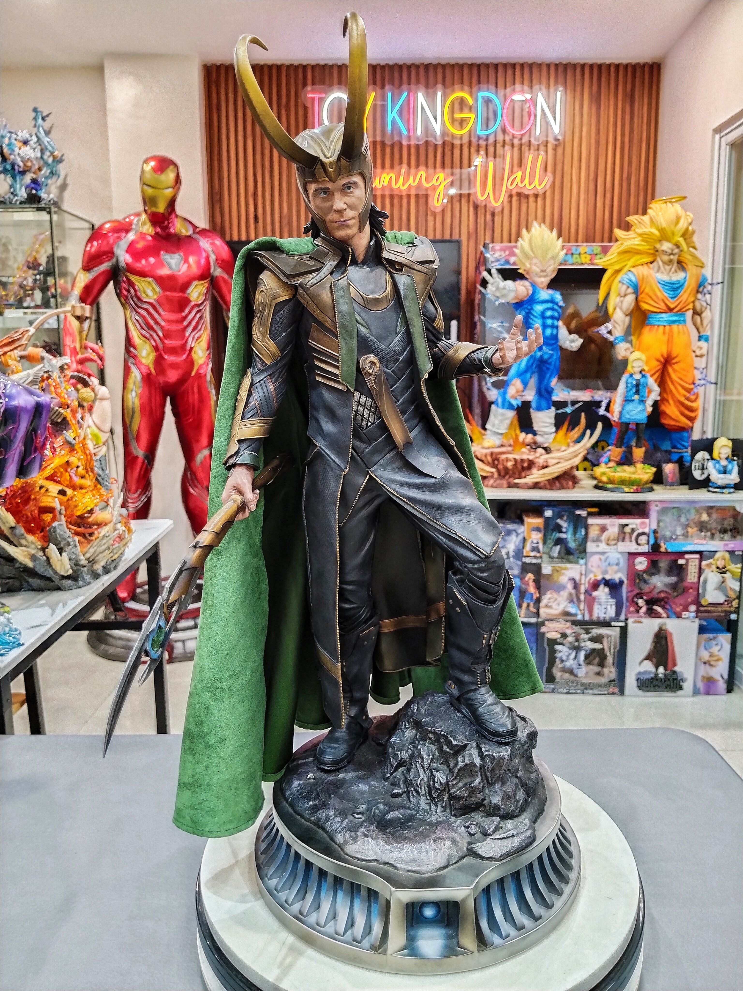 SIDE SHOW STUDIO - LOKI