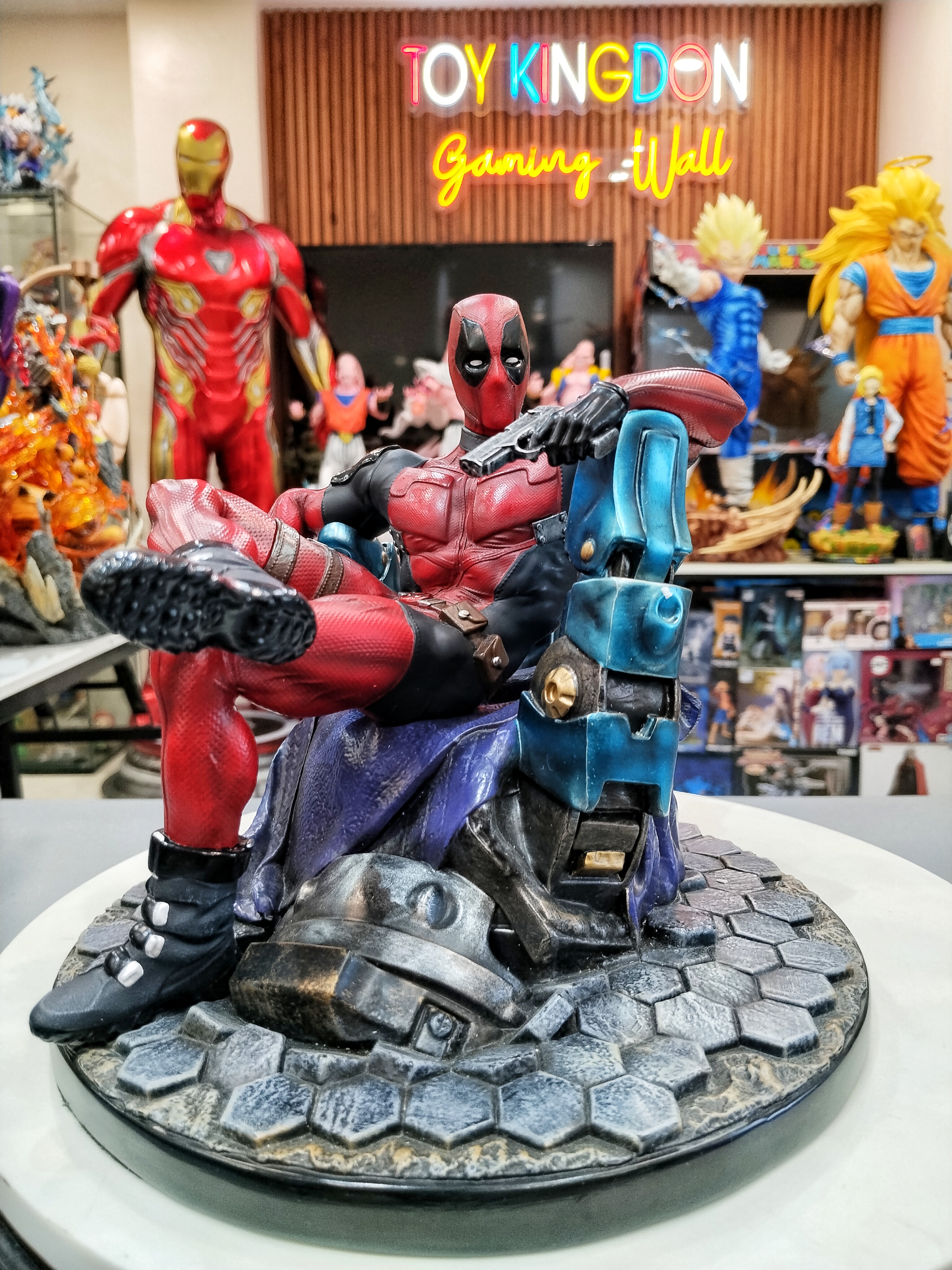 CUSTOM STUDIO - DEADPOOL