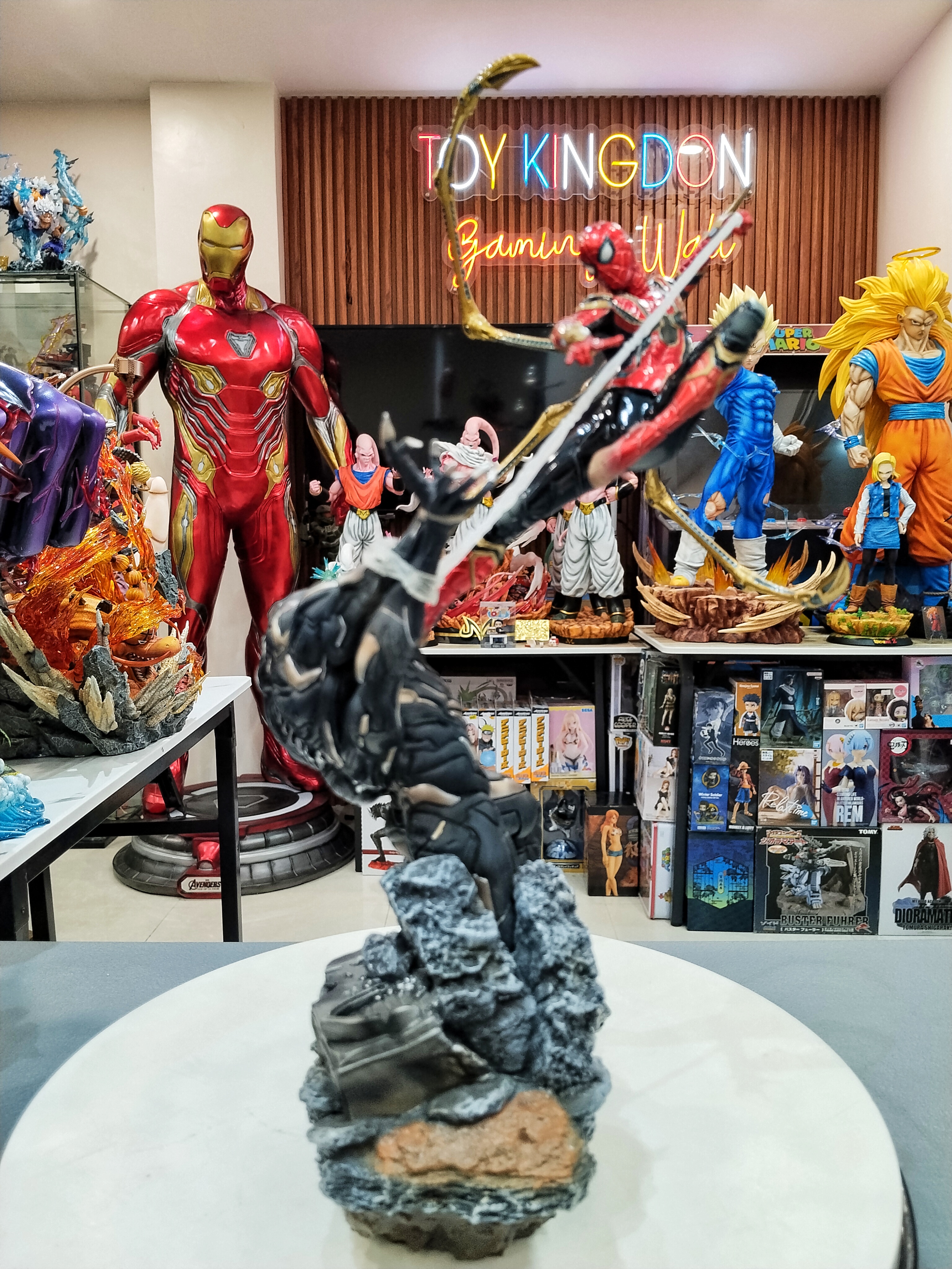 IRON STUDIO - IRON SPIDER VS DIORAMA